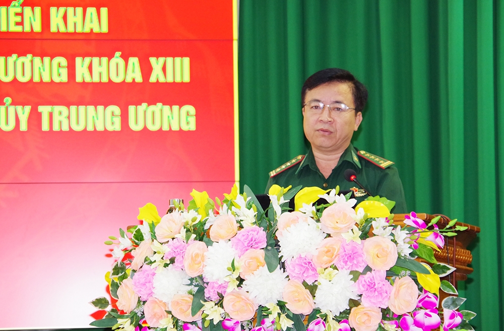 Đại tá Nguyễn Trìu Mến - Tỉnh ủy viên, Bí thư Đảng ủy, Chính ủy BĐBP tỉnh phát biểu chỉ đạo tại Hội nghị
