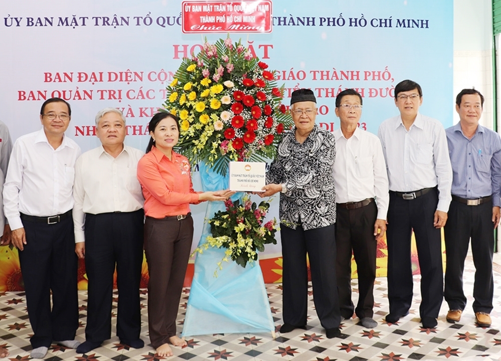 Ủy ban MTTQ Việt Nam TP. Hồ Chí Minh chúc mừng Ban đại diện Cộng đồng Hồi giáo Thành phố nhân tháng Ramadan