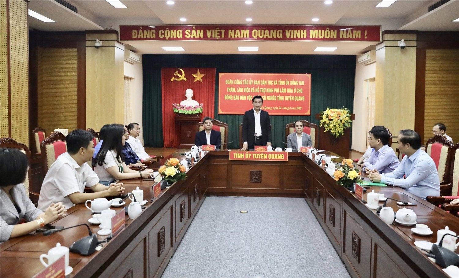 Ủy viên Ban Chấp hành Trung ương Đảng, Bí thư Tỉnh ủy Đồng Nai Nguyễn Hồng Lĩnh phát biểu tại buổi tặng kinh phí hỗ trợ làm nhà cho hộ DTTS nghèo tỉnh Tuyên Quang 