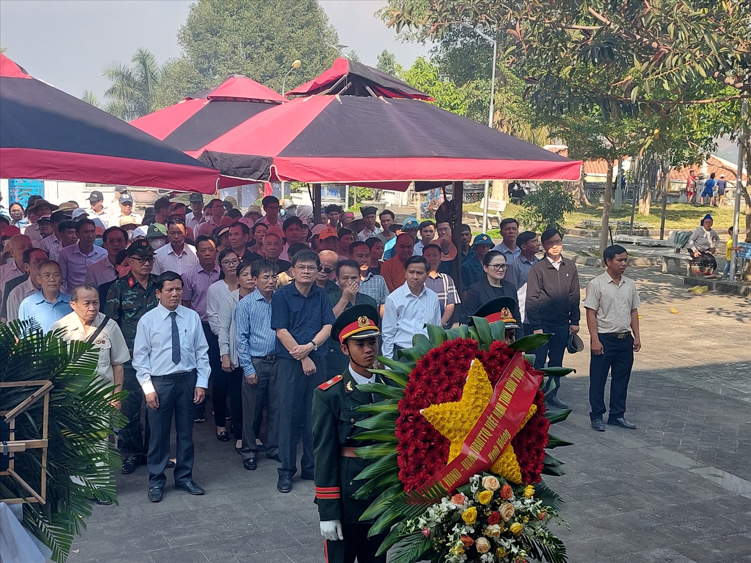 Chính quyền và đông đảo người dân dự Lễ kỷ niệm 55 năm các chiến sỹ Trung đoàn 209 hy sinh tại Chư Tan Kra