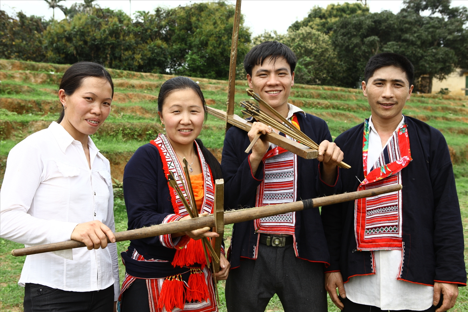 Gia đình thể thao Đặng Tài Tiến (ở giữa), thôn Cao Phạ, xã Minh Khương, huyện Hàm Yên, tỉnh Tuyên Quang