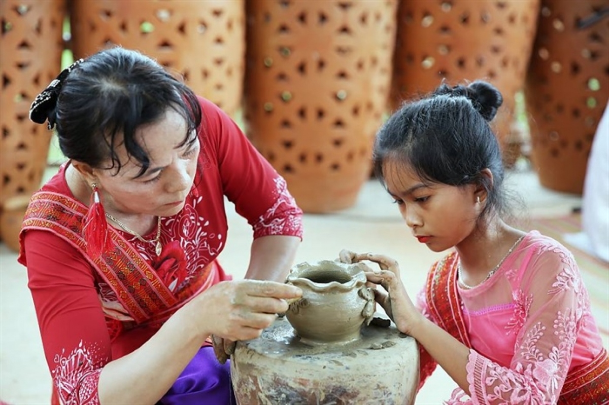 Nghệ thuật làm gốm của người Chăm Ninh Thuận