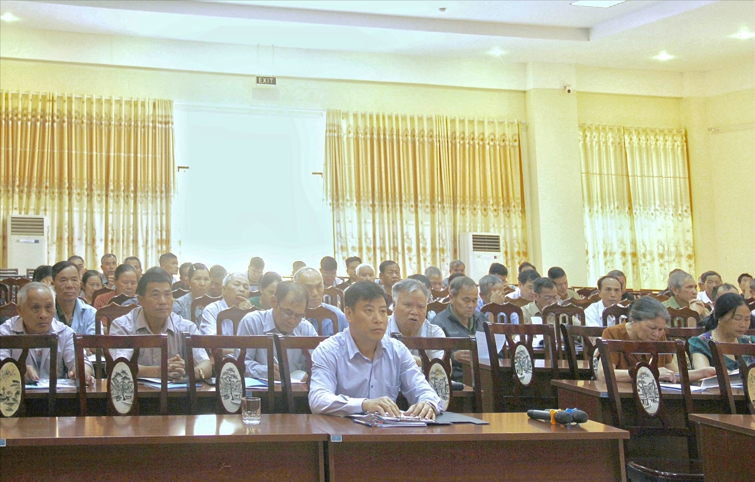 Ban Dân tộc Cao Bằng tổ chức Hội nghị tập huấn, bồi dưỡng kỹ năng cho Người có uy tín tại hai huyện Trùng Khánh, Thạch An. 