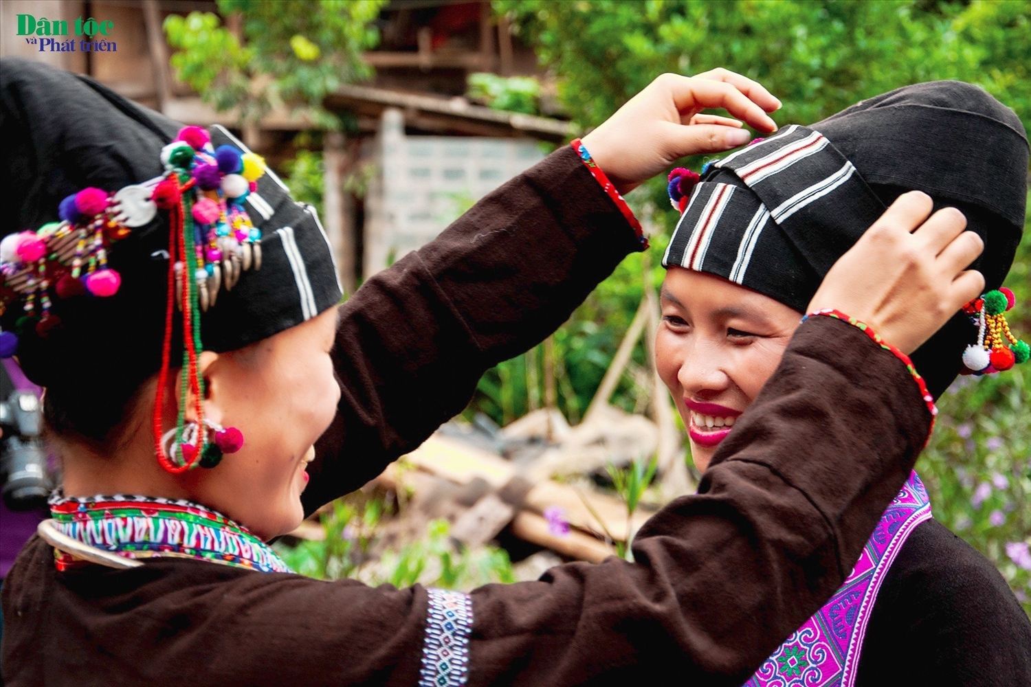 Phụ dân tộc Lào trong trang phục truyền thống.