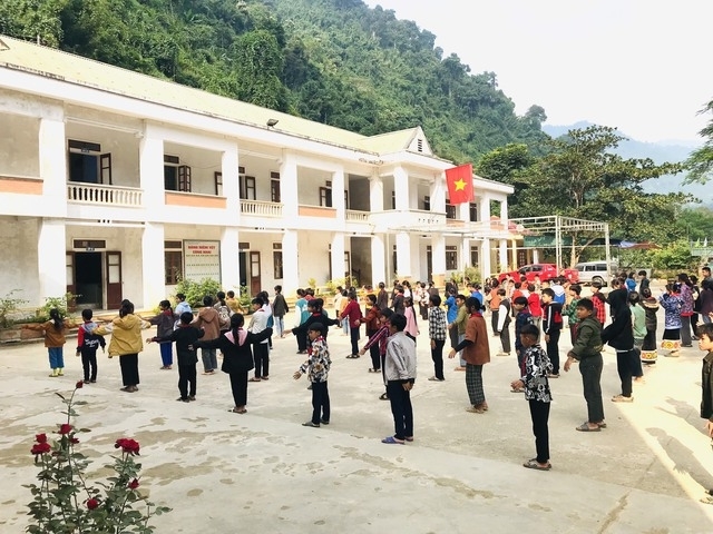 Thể dục giữa giờ của học sinh Trường PTDTBT THCS Tam Hợp (huyện Tương Dương).