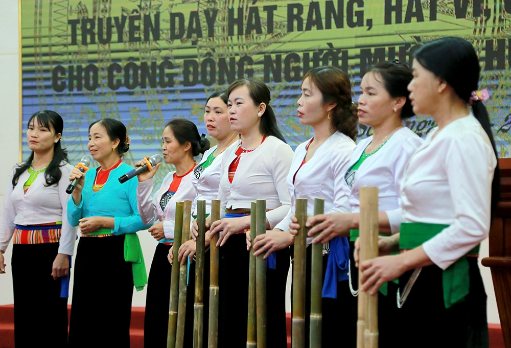 Học viên tham gia tập huấn truyền dạy hát Rang, hát Ví, chàm Đuống là những tuyên truyền viên giúp lan tỏa văn hóa dân tộc Mường cho thế hệ trẻ.