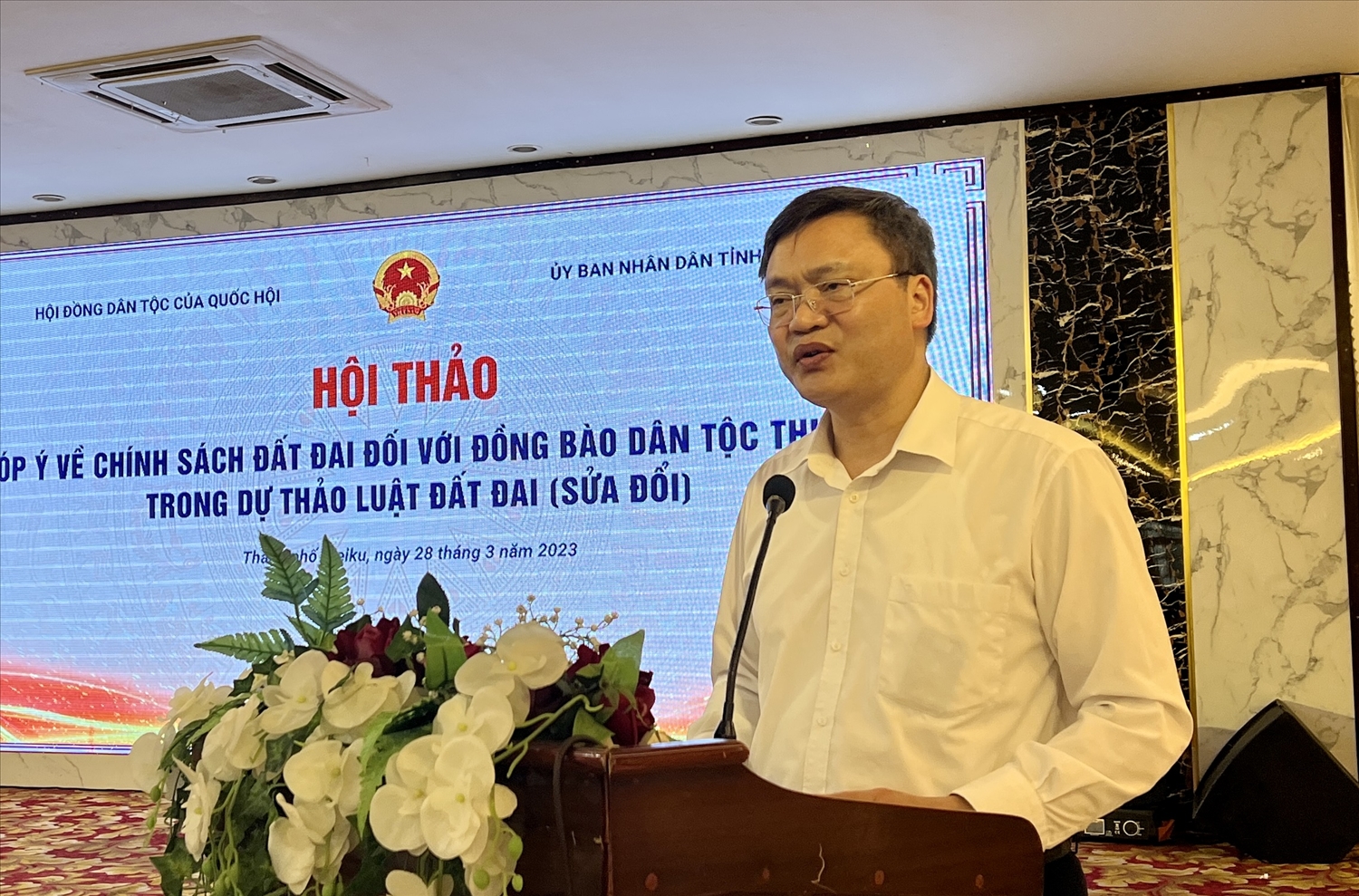 Phó Chủ tịch Hội đồng Dân tộc của Quốc hội Quàng Văn Hương phát biểu kết luận tại Hội thảo