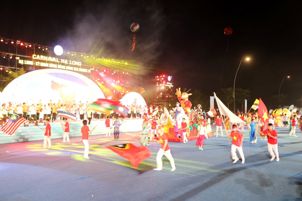 Lễ hội Carnaval Hạ Long 2023 có nhiều hoạt động đặc sắc. Nguồn ảnh: Báo Quảng Ninh