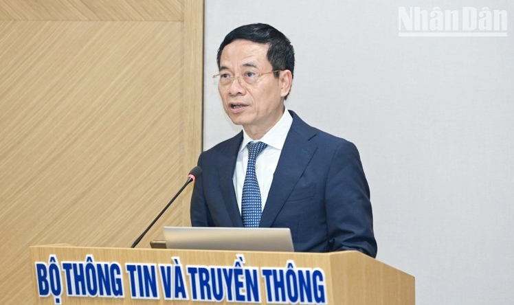 Bộ trưởng Thông tin và Truyền thông Nguyễn Mạnh Hùng phát biểu ý kiến tại buổi làm việc. (Ảnh: Duy Linh)