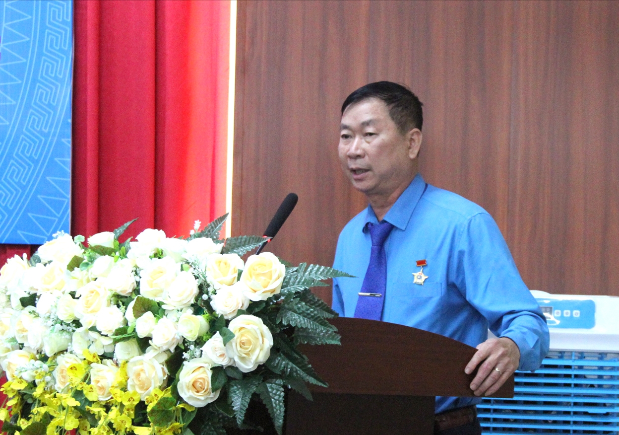 Chủ tịch Công Đoàn viên chức tỉnh Đắk Lắk Phan Minh phát biểu chỉ đạo Đại hội