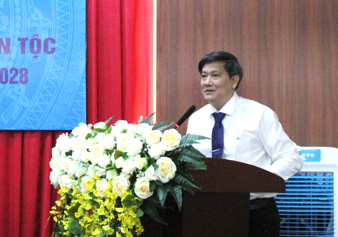 Phó Trưởng Ban Dân tộc tỉnh Đắk Lắk Lê Ngọc Vinh phát biểu tại Đại hội