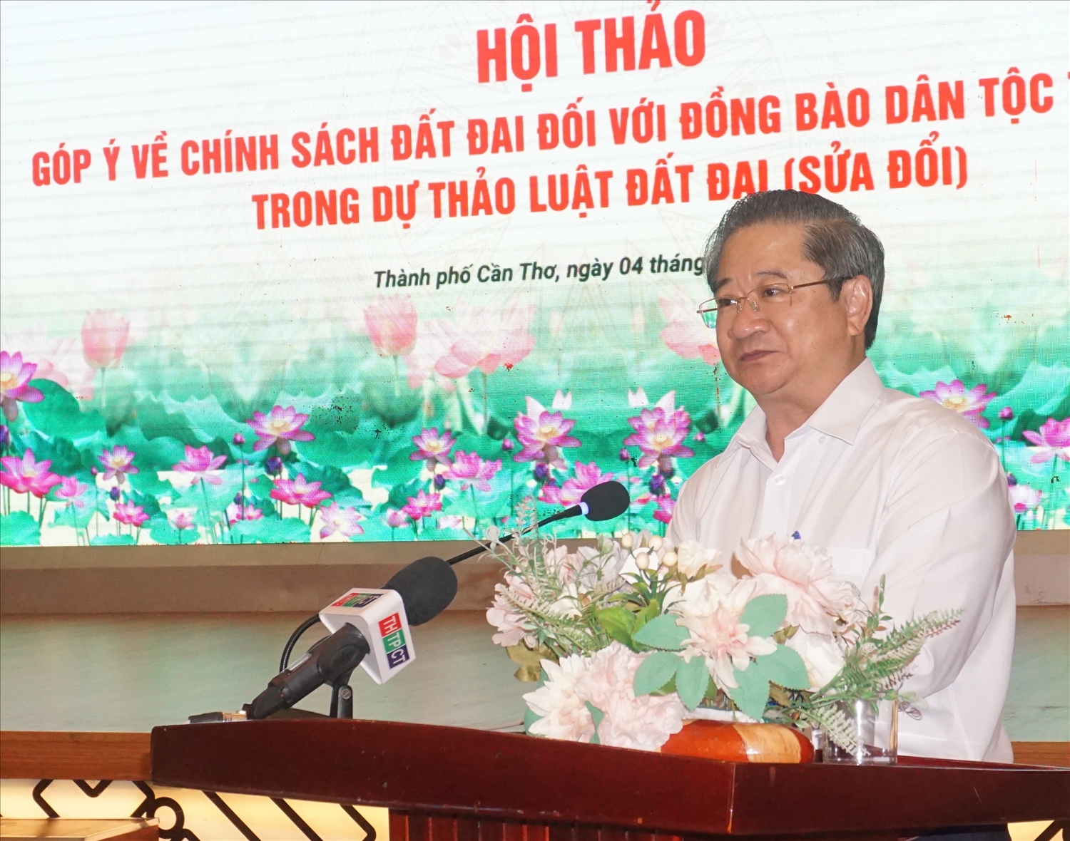 Ông Trần Việt Trường, Chủ tịch UBND TP. Cần Thơ phát biểu ý kiến cho Dự thảo Luật Đất đai (sửa đổi)