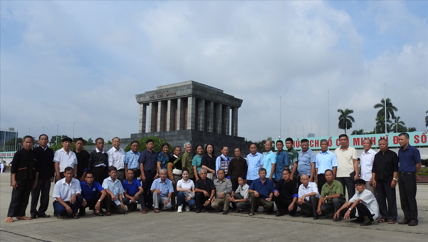 Người có uy tín trong cộng đồng tỉnh Yên Bái thăm quan, học tập tại Thủ đô Hà Nội năm 2022