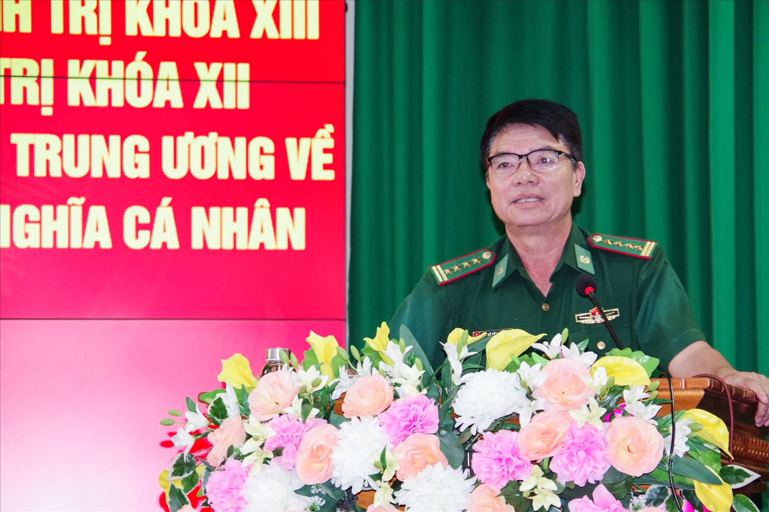 Đại tá Lê Văn Anh, Phó chính ủy BĐBP tỉnh phát biểu bế mạc hội nghị