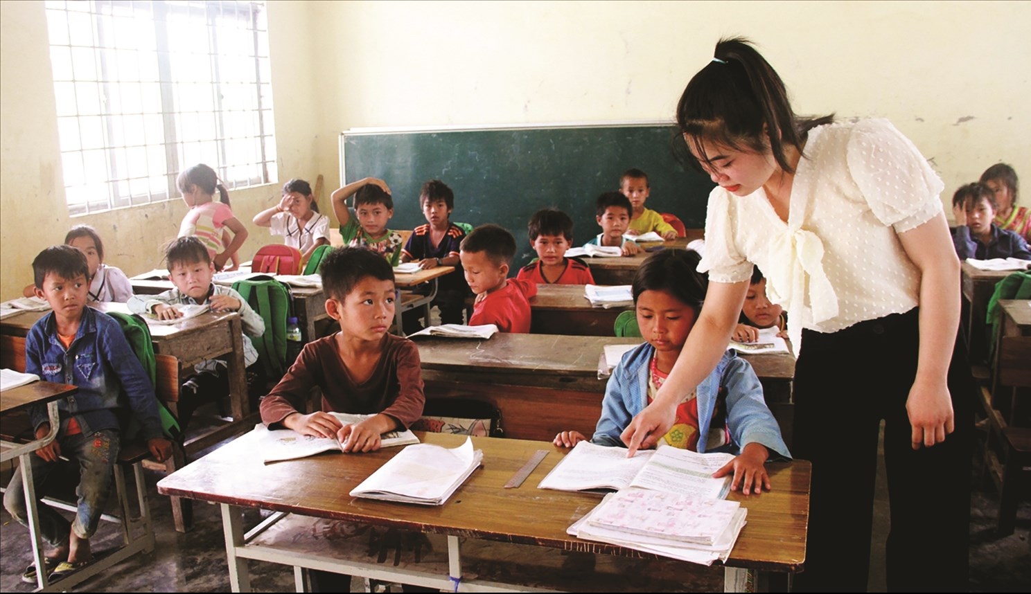 Việc duy trì sĩ số lớp học đang là bài toán khó với ngành Giáo dục tỉnh Đắk Lắk.