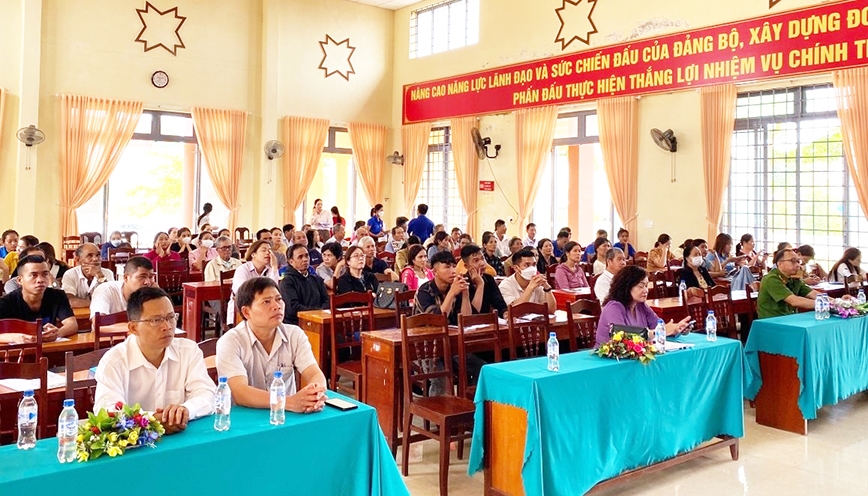 Đại biểu và các học viên tham dự Hội nghị tập huấn tại xã Cư Êbuar