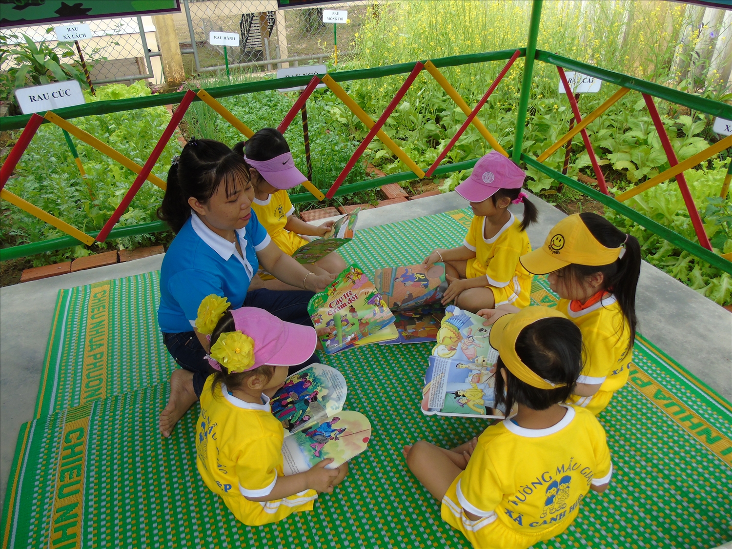 Một trong những mục tiêu quan trọng để nâng cao chất lượng giáo dục vùng DTTS là giúp các em học sinh DTTS thành thạo tiếng Việt và yêu tiếng Việt. 