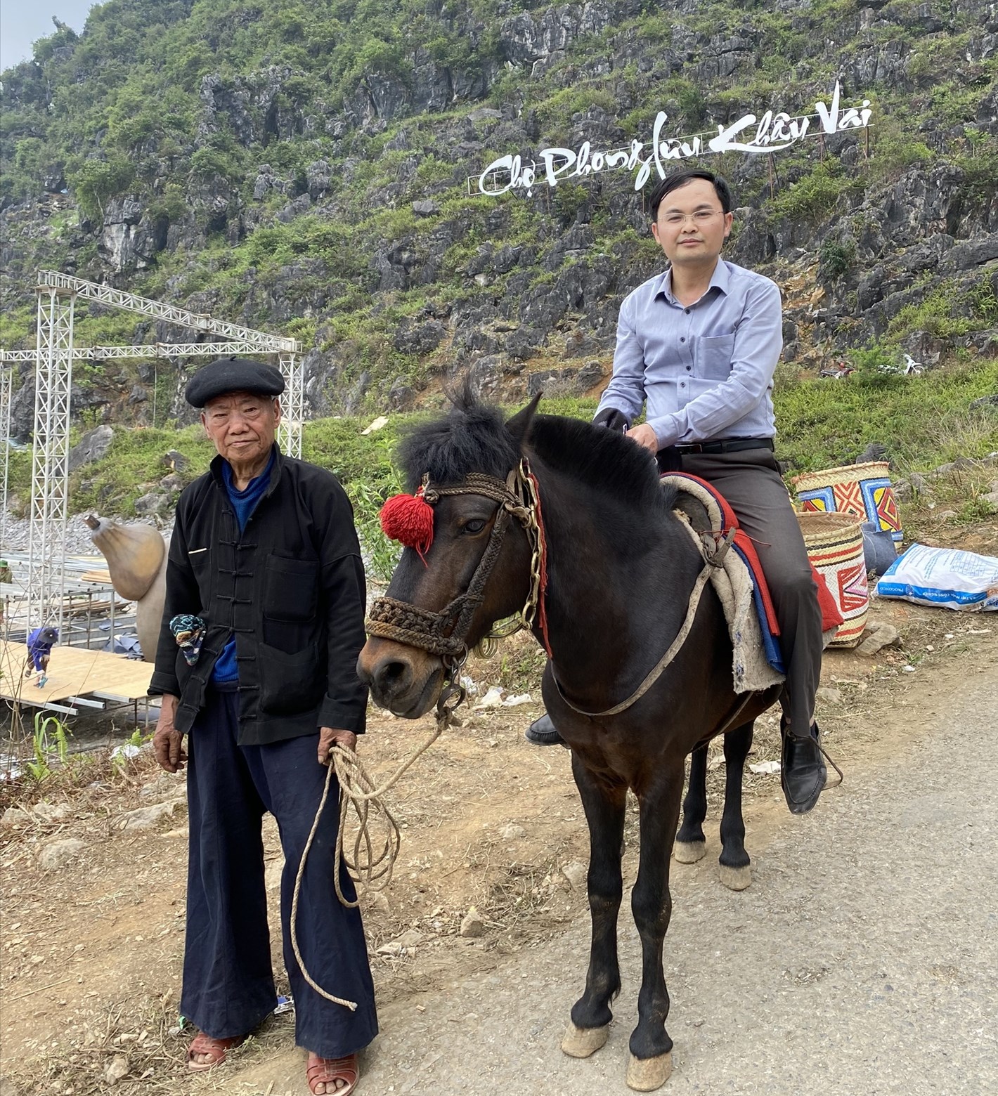 Trải nghiệm cưỡi ngựa về chợ Phong Lưu tìm bạn luôn được du khách thích thú tham gia 