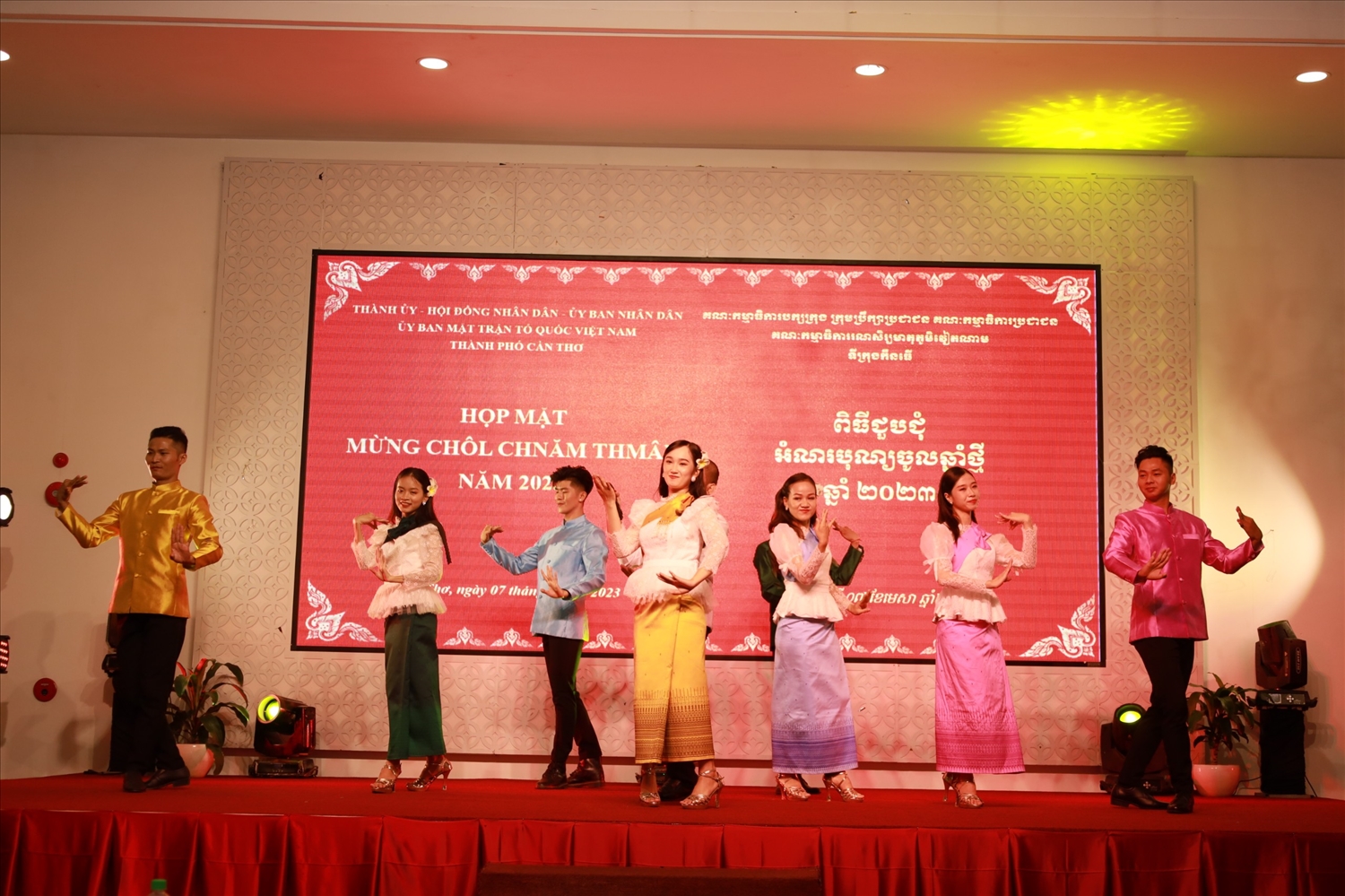 Bài ca đoàn kết được thực hiện với điệu múa Lâm thôn - mừng Chôl Chnăm Thmây 2023 