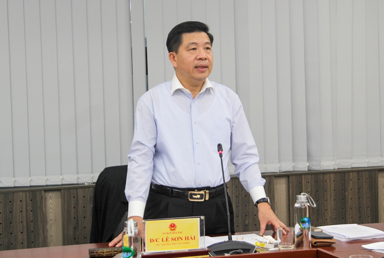 Thứ trưởng, Phó Chủ nhiệm UBDT Lê Sơn Hải chủ trì cuộc họp