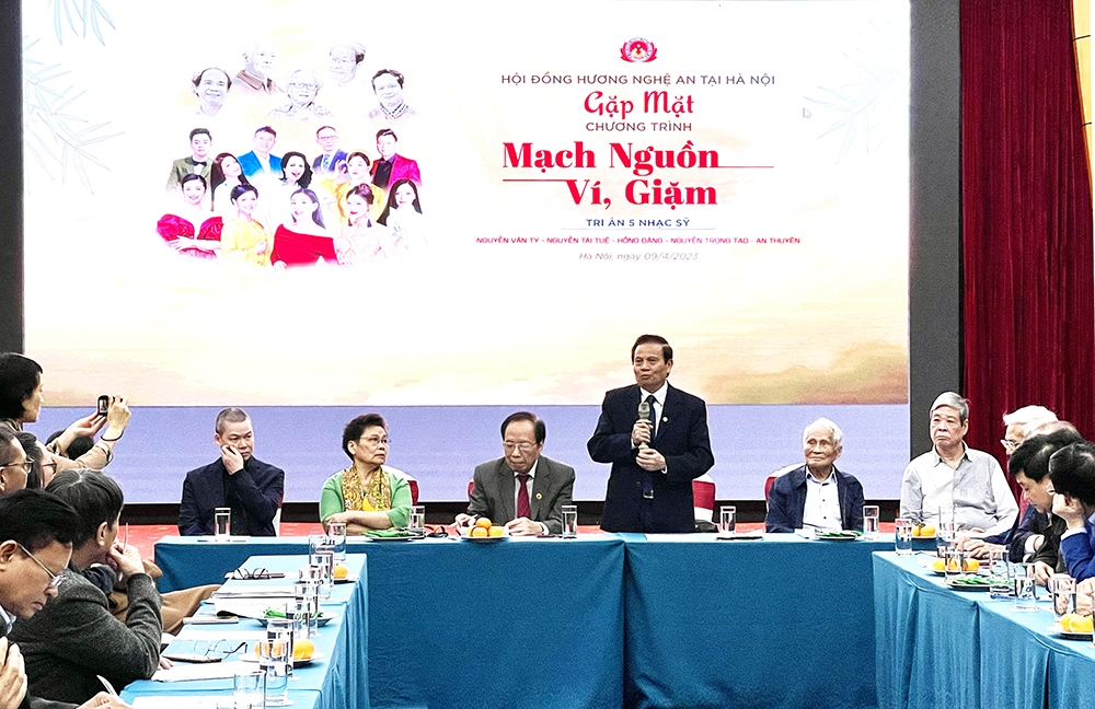 Buổi họp mặt của Hội Đồng hương Nghệ An tại Hà Nội để thông báo về chương trình nghệ thuật đặc biệt với chủ đề “Mạch nguồn ví, giặm”