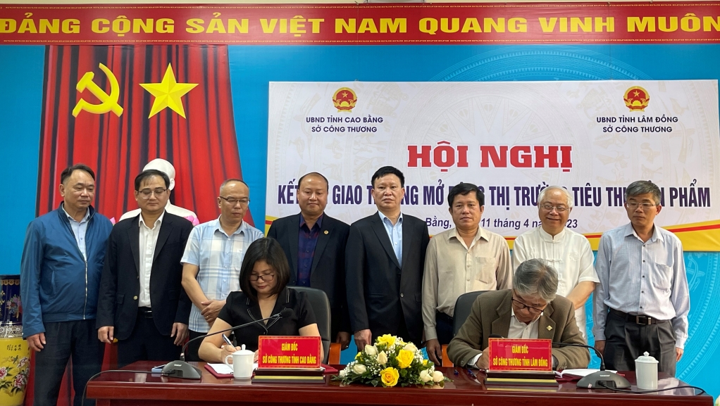 Lãnh đạo Sở Công thương 2 tỉnh: Cao Bằng, Lâm Đồng ký kết biên bản ghi nhớ