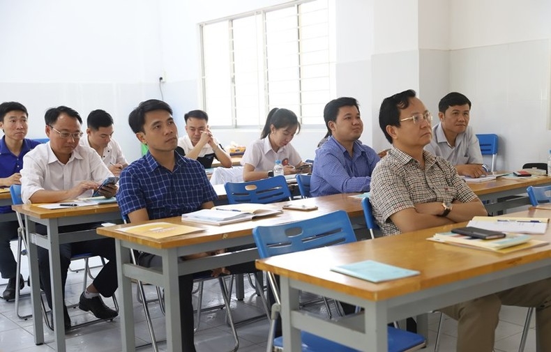 Tiết học tiếng Khmer dành cho cán bộ theo Kết luận số 39-KL/TW của Bộ Chính trị tại Trường đại học Trà Vinh
