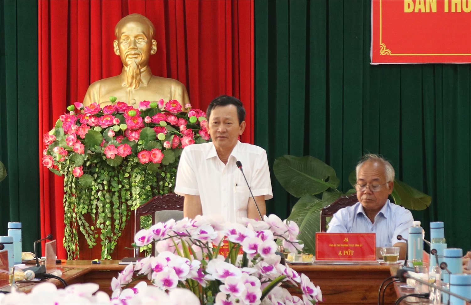 Bí thư Tỉnh ủy Kon Tum Dương Văn Trang phát biểu kết luận buổi làm việc