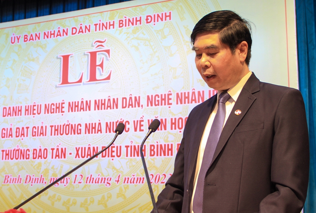 Ông Lâm Hải Giang, Phó chủ tịch UBND tỉnh Bình Định phát biểu tại Lễ trao tặng danh hiệu Nghệ nhân nhân dân, Nghệ nhân ưu tú