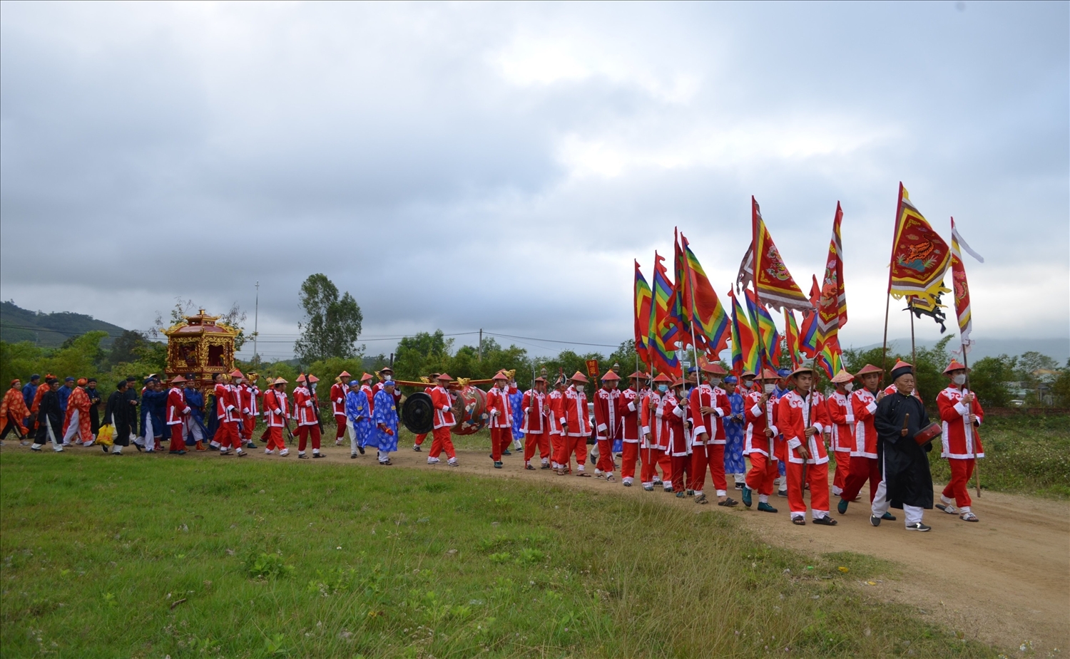 Nghi thức rước sắc phong trong Lễ cúng Quý Xuân tại đình An Khê, thị xã An Khê, tỉnh Gia Lai (Ảnh: Xuân Toản)