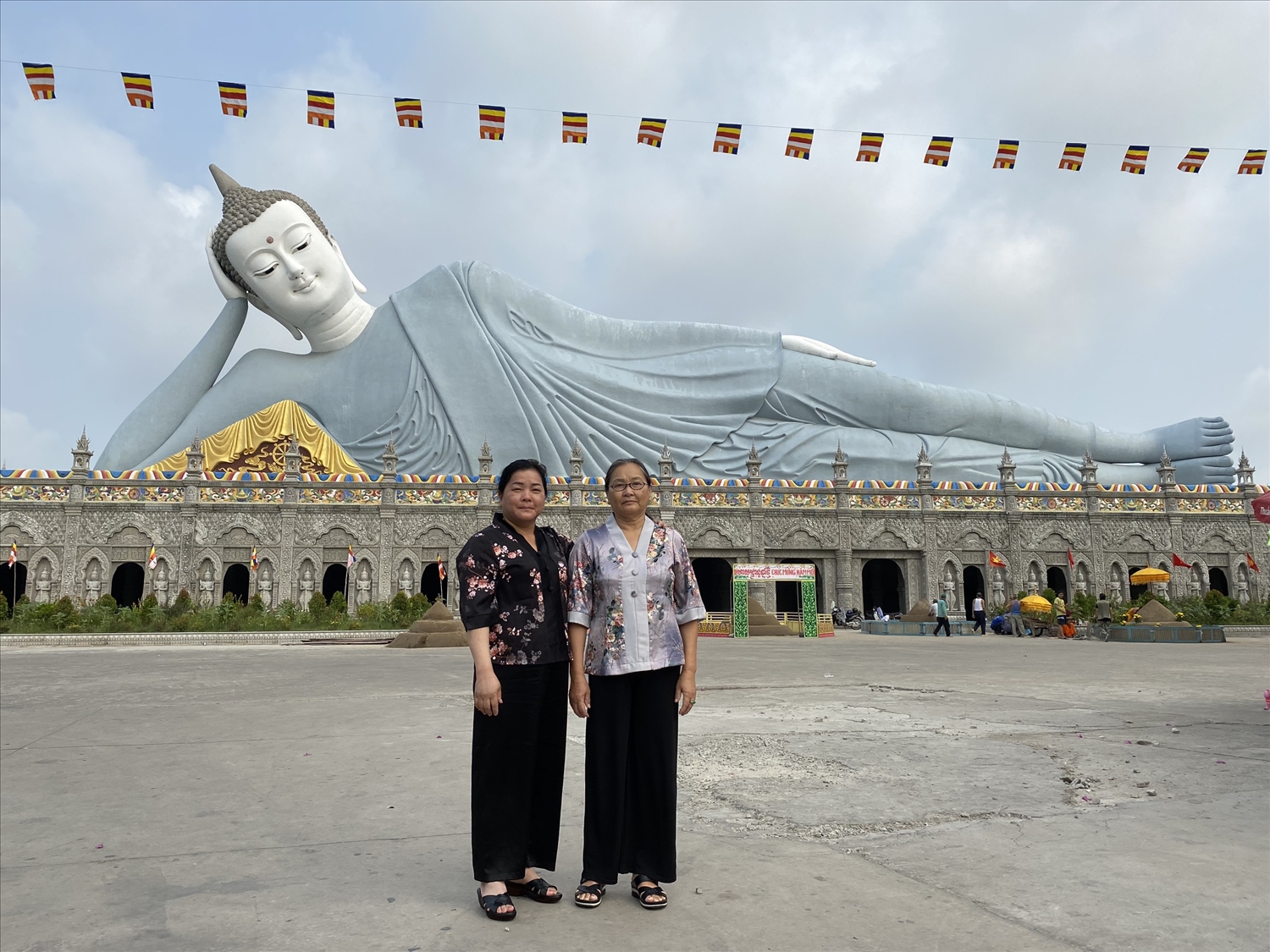 Du khách tìm đến Chùa Bô Tum Vong Sa Som Rong có tượng Phật nằm lớn nhất Việt Nam 