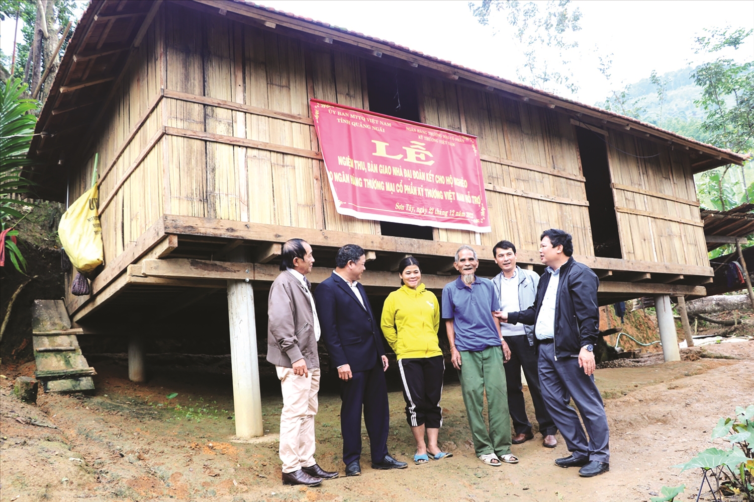  Huyện Sơn Tây luôn quan tâm hỗ trợ xây dựng nhà ở kiên cố để người nghèo được an cư.