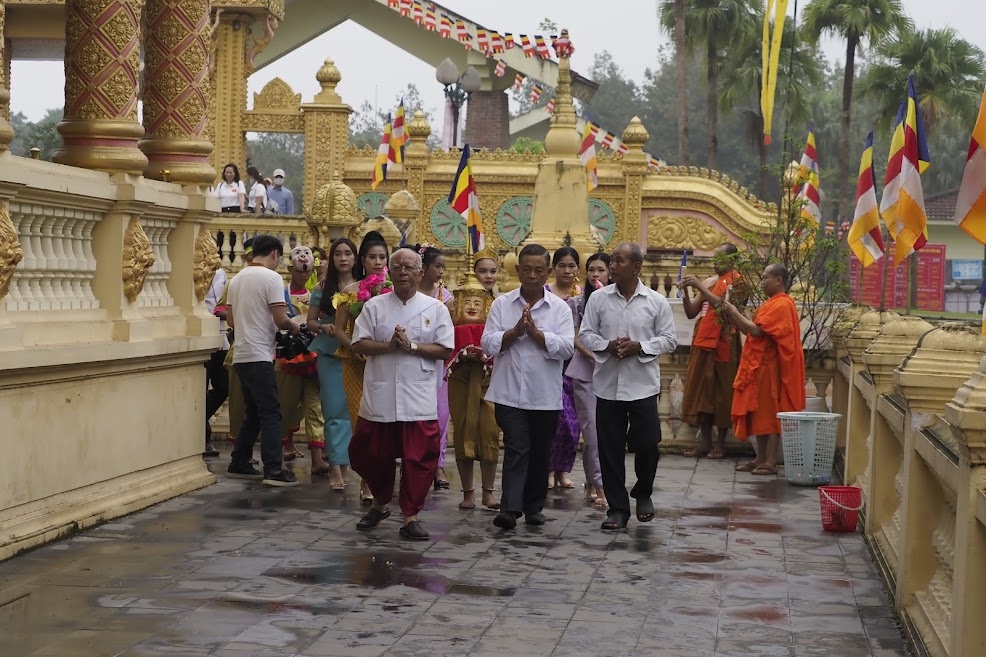 Lễ tái hiện Tết Chôl Chnăm Thmây diễn ra tại khu làng dân tộc Khmer