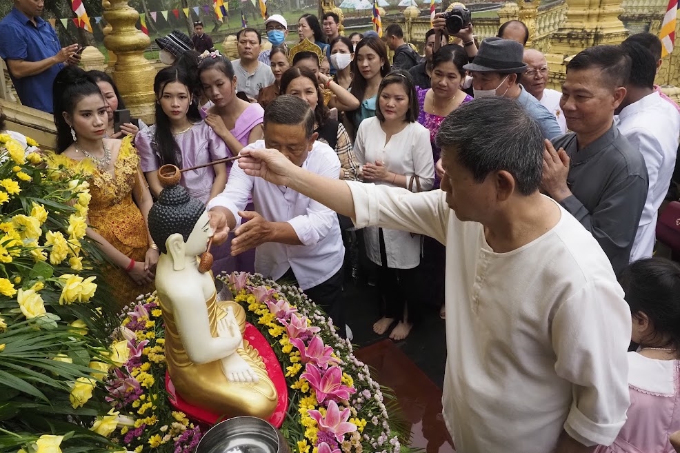 Lễ tái hiện Tết Chôl Chnăm Thmây thu hút đông đảo du khách đến thăm quan, trải nghiệm