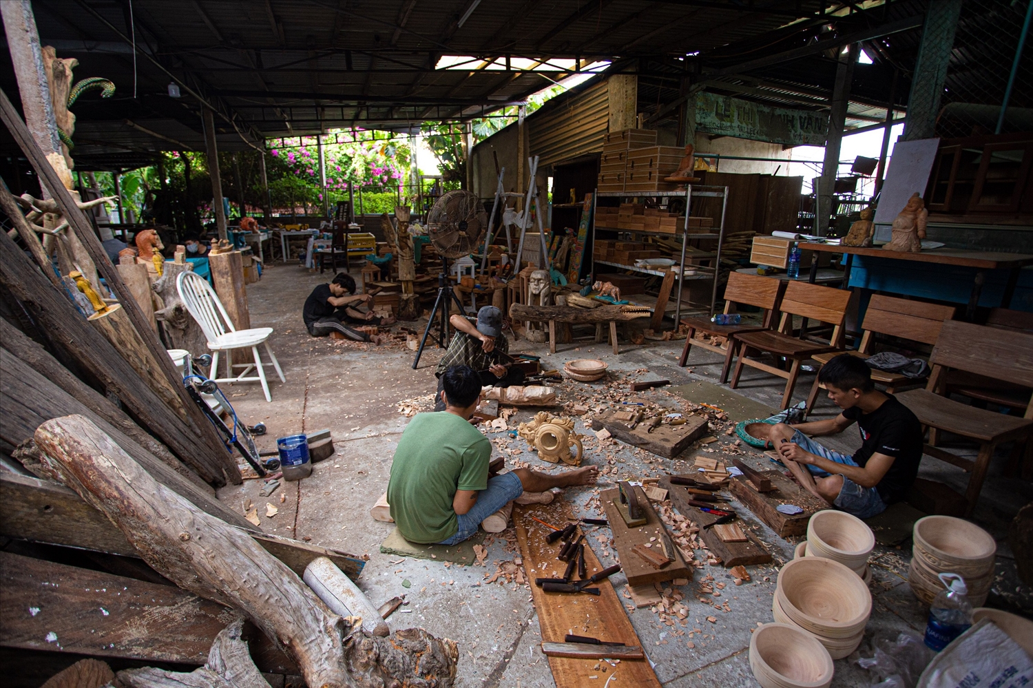 Xưởng chế tác gỗ của Lê Ngọc Thuận