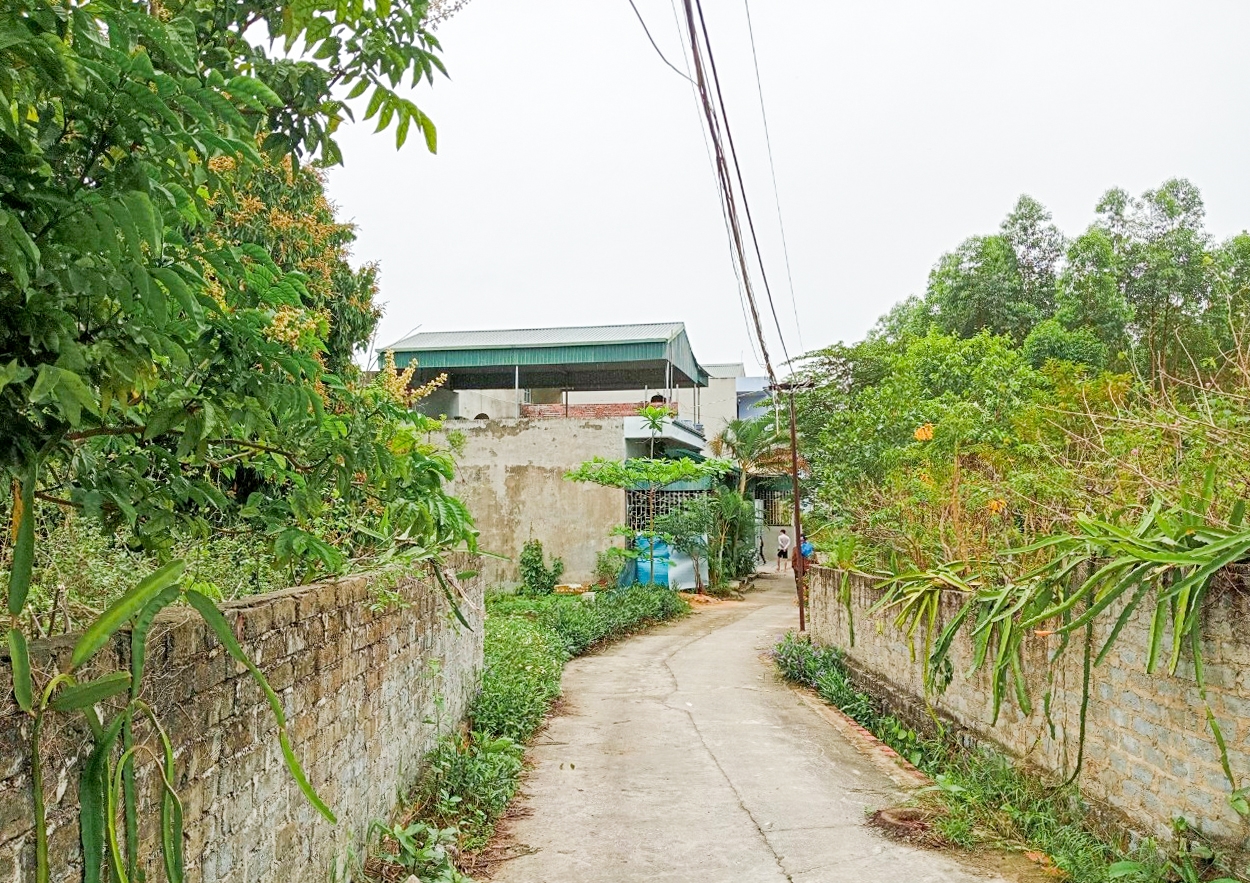 45 hộ dân thuộc tổ 8,9,10 khu Nam Trung, phường Nam Khê (Uông Bí) bất lực khi ““Hộ khẩu và sổ đỏ 1 nơi, nhà một chốn”