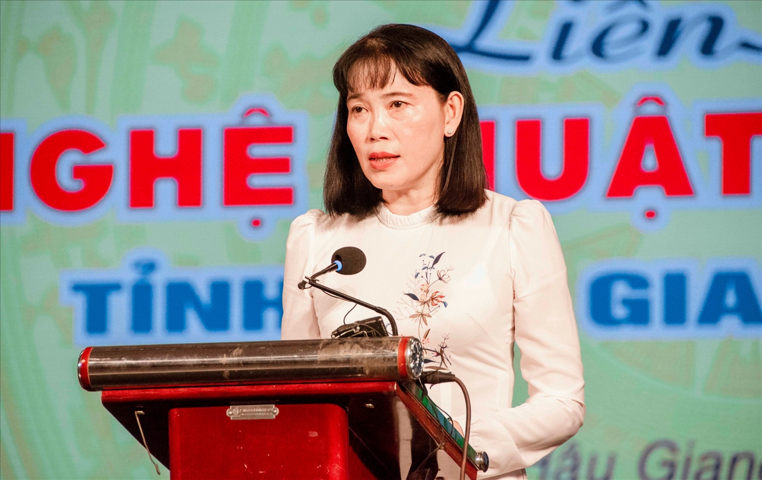 Bà Hồ Thu Ánh Phó Chủ tịch UBND tỉnh Hậu Giang - Phát biểu tại đêm tổng kết Liên hoan 