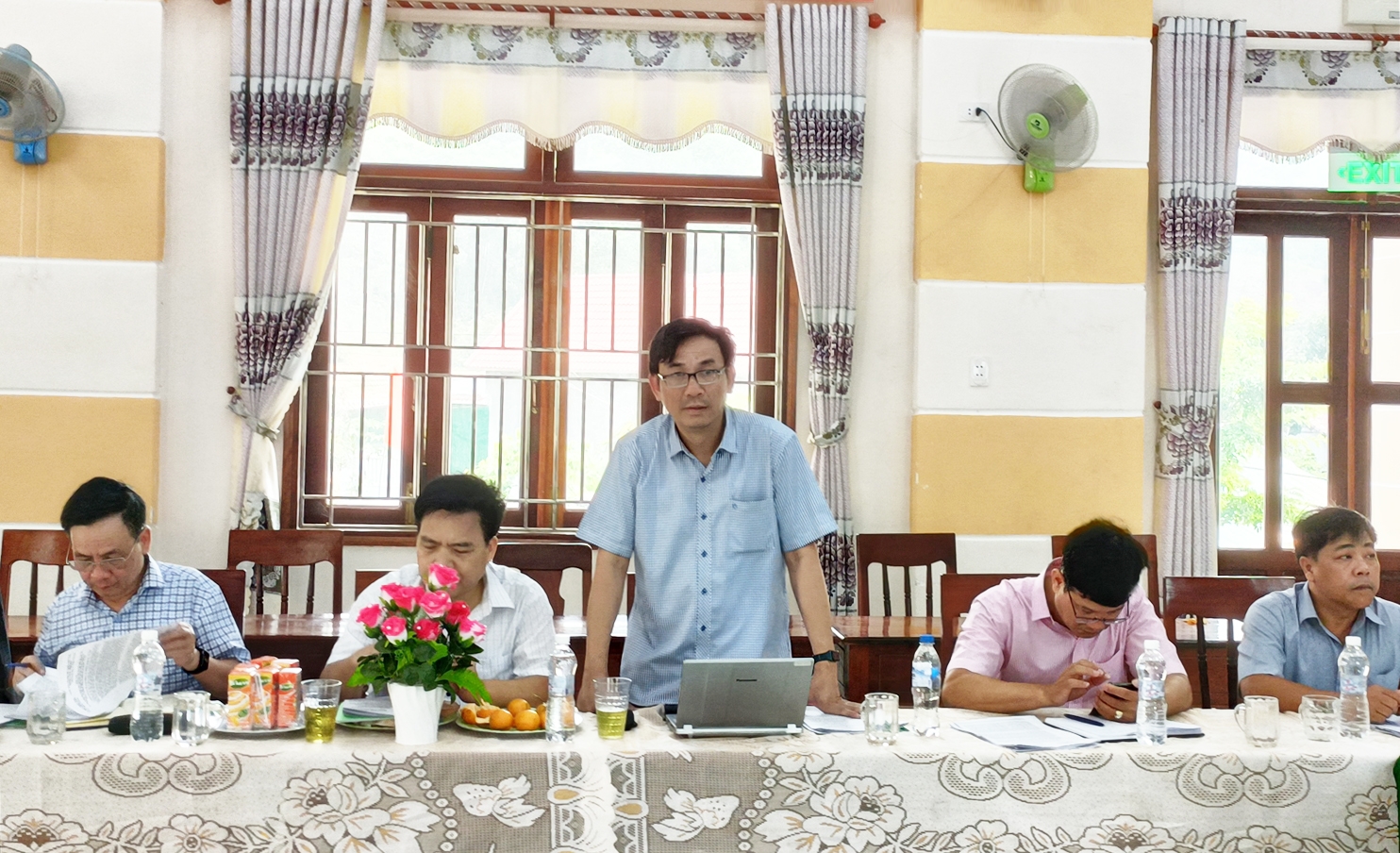 Ông Đặng Tiến Hùng - Phó chánh Văn phòng Điều phối Chương trình MTQG phát biểu tại buổi làm việc