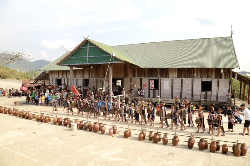 Đồng bào Ba Na ở làng Prăng rộn ràng tổ chức Sơmă Kơcham - Lễ cúng sân với đầy đủ nghi thức của một nghi lễ truyền thống