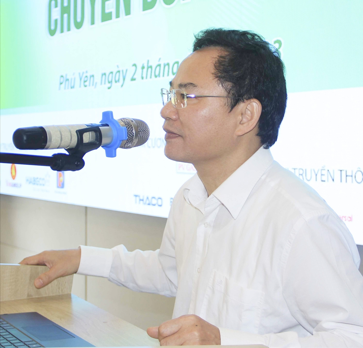 Ts. Phạm Văn Tấn - Phó Cục trưởng Cục BĐKH - Bộ TN&MT tham luận tại Diễn đàn
