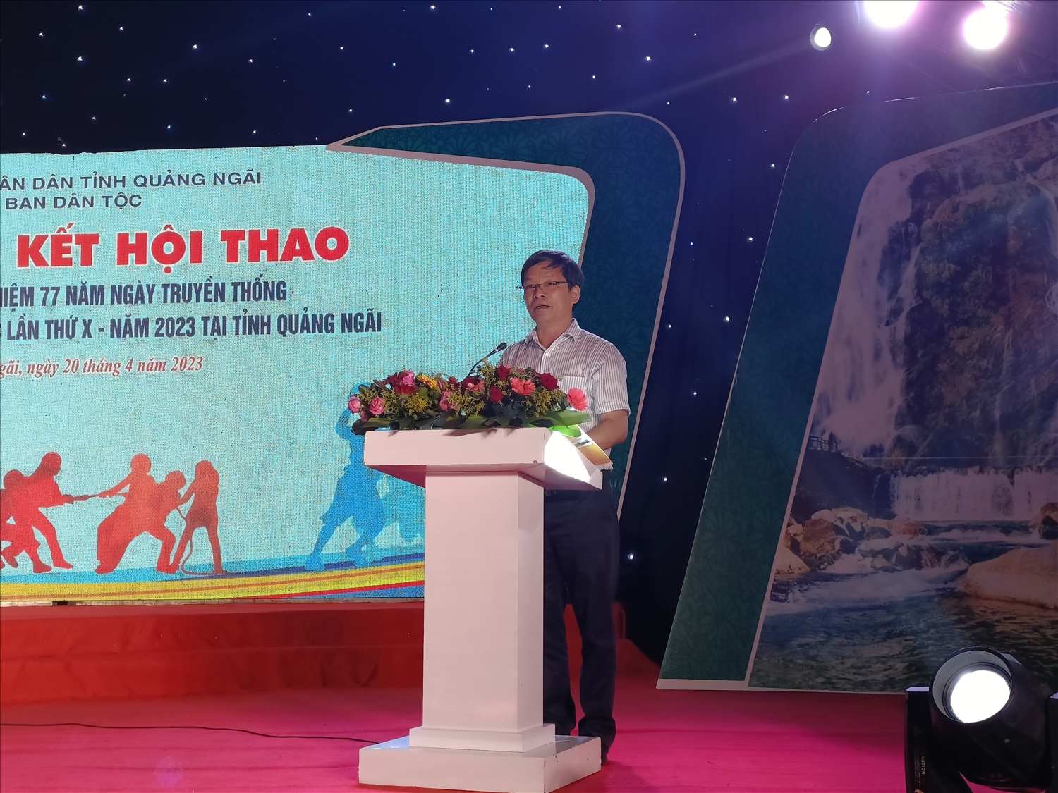 Ông Trần Văn Mẫn, Trưởng Ban Dân tộc tỉnh Quảng Ngãi phát biểu bế mạc Hội thao