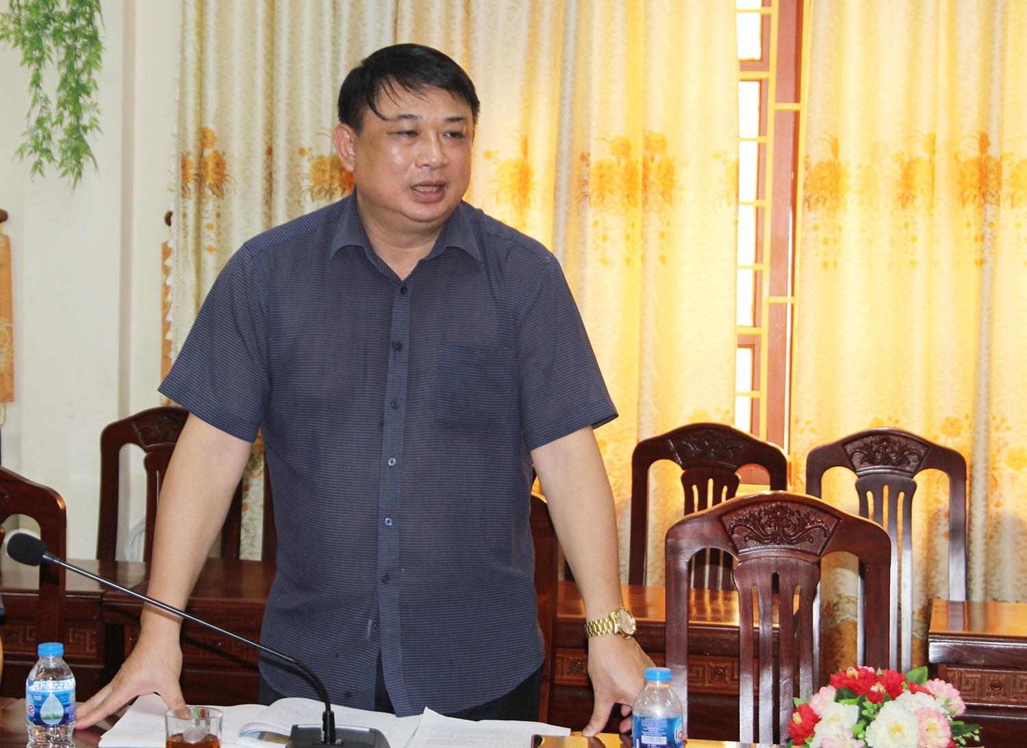 Ông Lò Xuân Nam - Phó Ban Dân tộc tỉnh Điện Biên phát biểu tại buổi làm việc