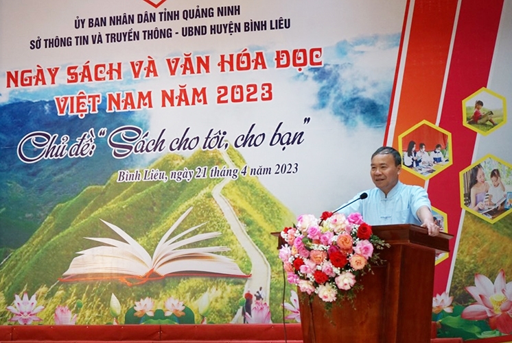 Ông Hoàng Ngọc Ngò - Phó CHủ tịch Thường trực UBND huyện Bình Liêu phát biểu tại Ngày sách và Văn hóa đọc Việt Nam 2023 tỉnh Quảng Nin