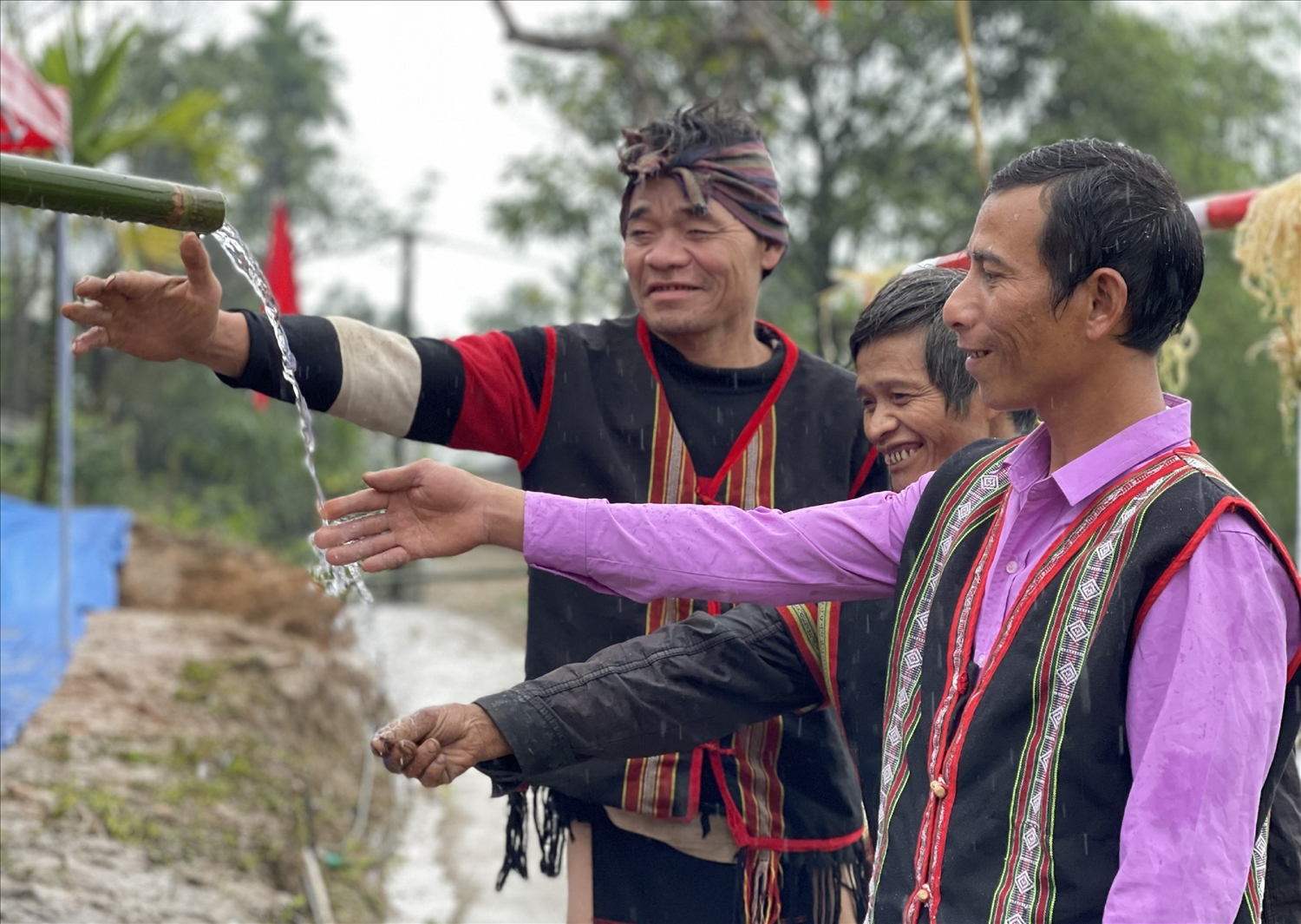 Tỉnh Quảng Nam đang chú trọng phát triển du lịch sinh thái, hướng du khách đến tìm hiểu, trải nghiệm đời sống, các nét truyền thống văn hóa độc đáo của đồng bào các DTTS tại địa phương.