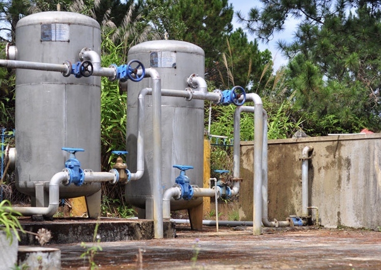 Nhiều công trình cấp nước sinh hoạt nông thôn được xây dựng giúp người dân sử dụng nước sinh hoạt hợp vệ sinh