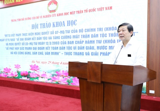 Phó Chủ tịch UBTW MTTQ Việt Nam Nguyễn Hữu Dũng phát biểu tại Hội thảo
