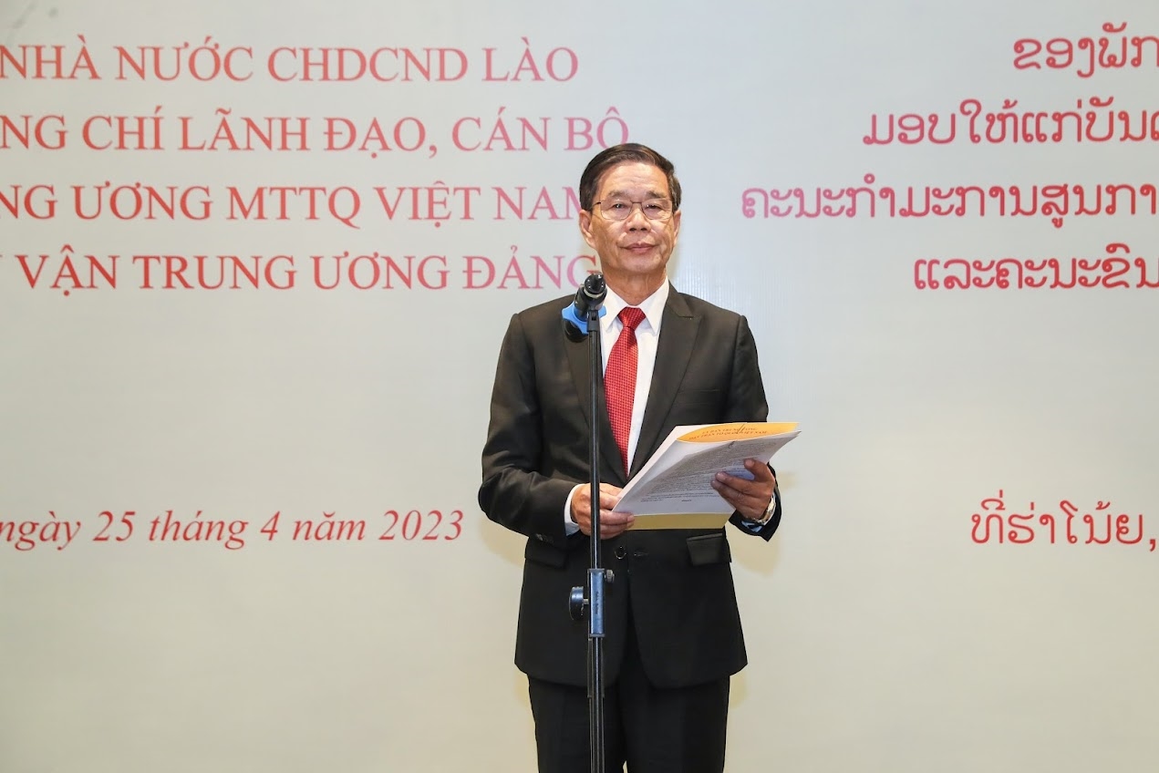 Chủ tịch Uỷ ban Trung ương Mặt trận Lào xây dựng đất nước Sinlavong Khoutphaythoune phát biểu tại buổi Lễ 