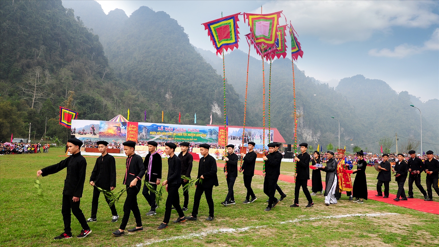 Lễ hội Lồng Tông huyện Chiêm Hóa thu hút du khách.
