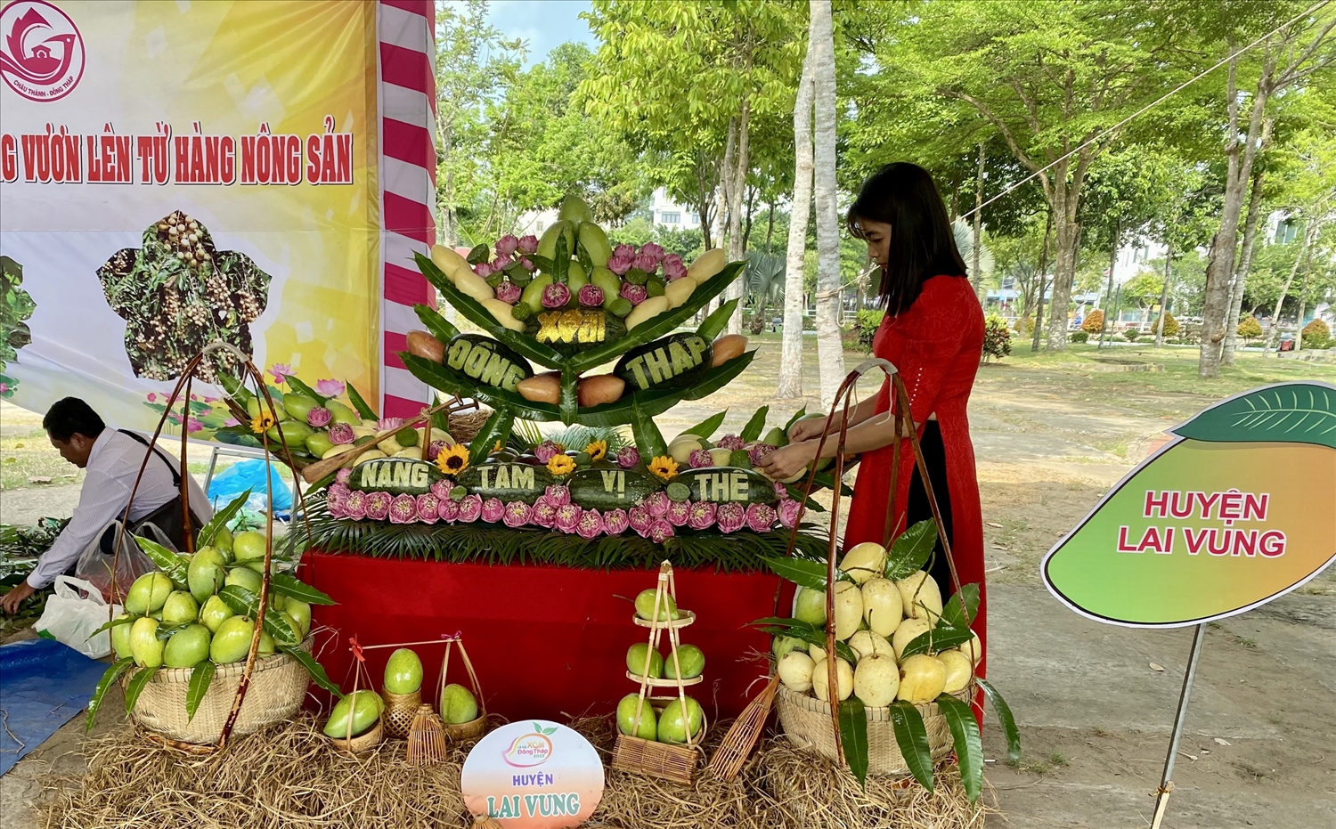 Sản phẩm của đơn vị Huyện Lai Vung được kết hợp từ hoa sen chen lẫn cùng Xoài tạo nên một nét rất riêng của Đất Sen Hồng