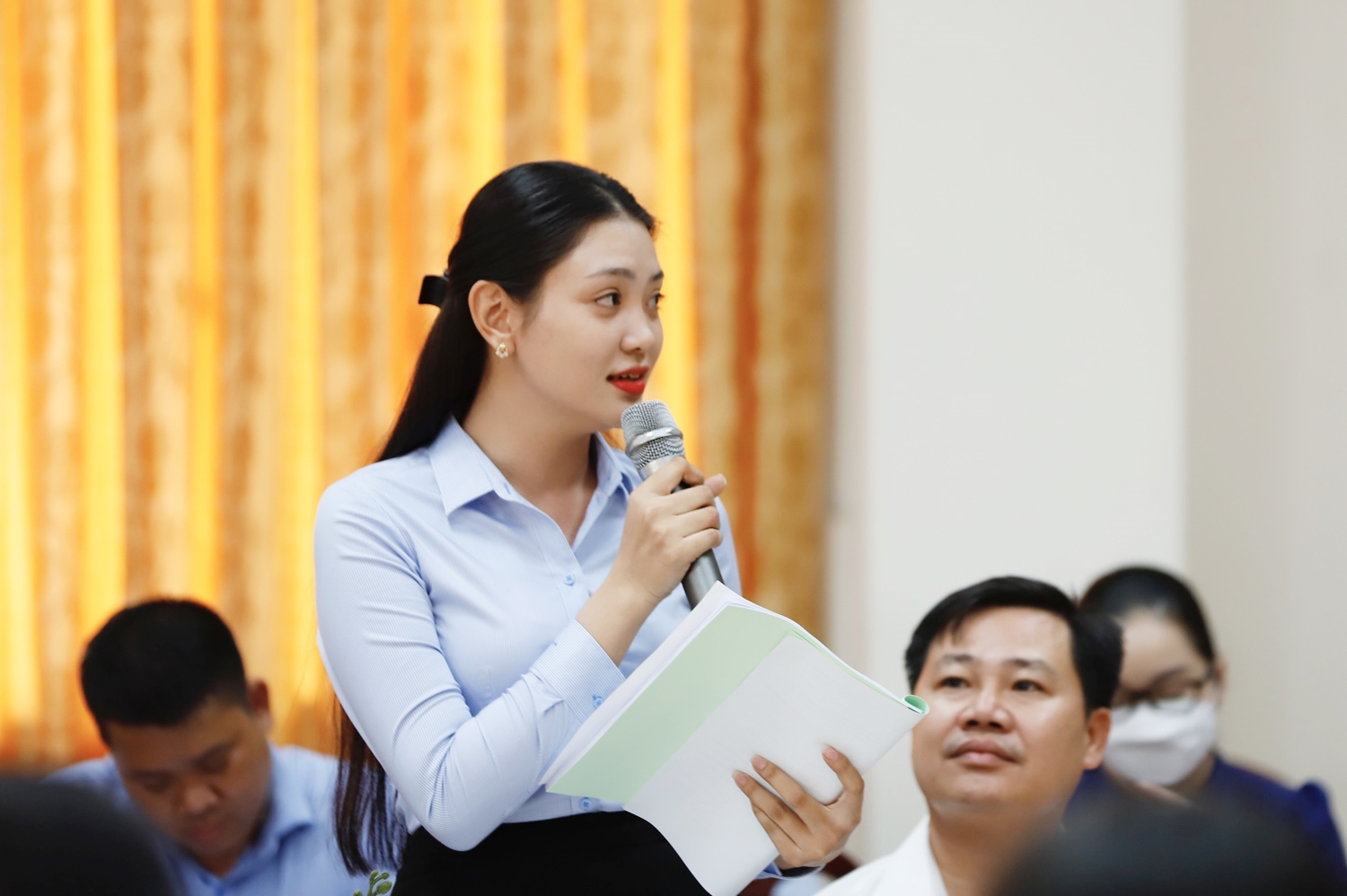 Bà Nguyễn Thị Tuyết Linh - Nhà hàng Hương Đồng Cần Thơ phát biểu tham luận tại Diễn đàn